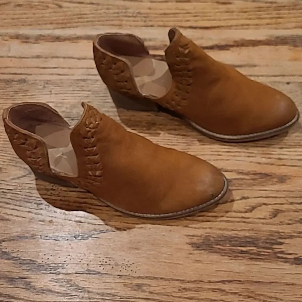 Rebels sz 8 brown ankle boots, leather suade upper